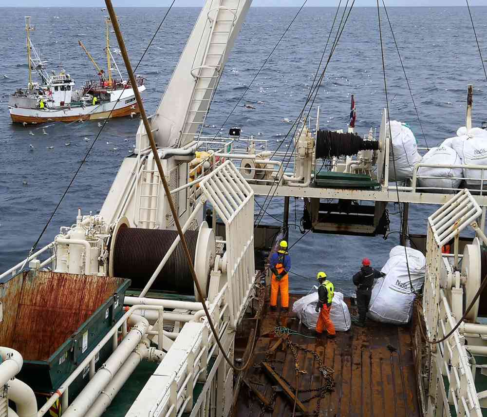 Fiskeridirektoratet på et av sine tokt for å finne redskap mistet på havet. Foto: Hans Jørgen Kjenes/Fiskeridirektoratet.